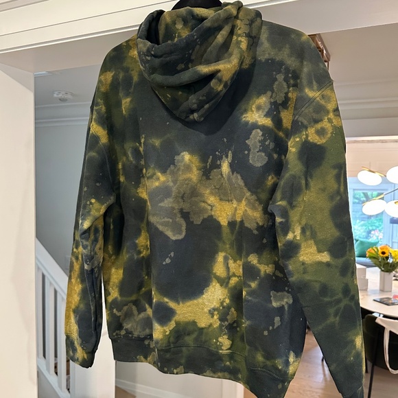 Gildan Custom Designed/Handcrafted Tie-Dye Hoody w/ Kangaroo Pocket - Size M. - Picture 8 of 11